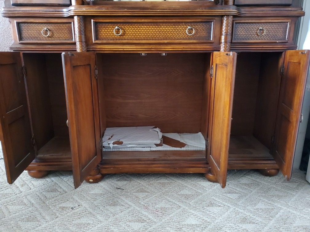 A Serengeti Kuliwood and Leather China by Ashley Furniture for Sale in Visalia, CA OfferUp