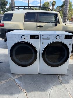 Like new XL washer and gas dryer