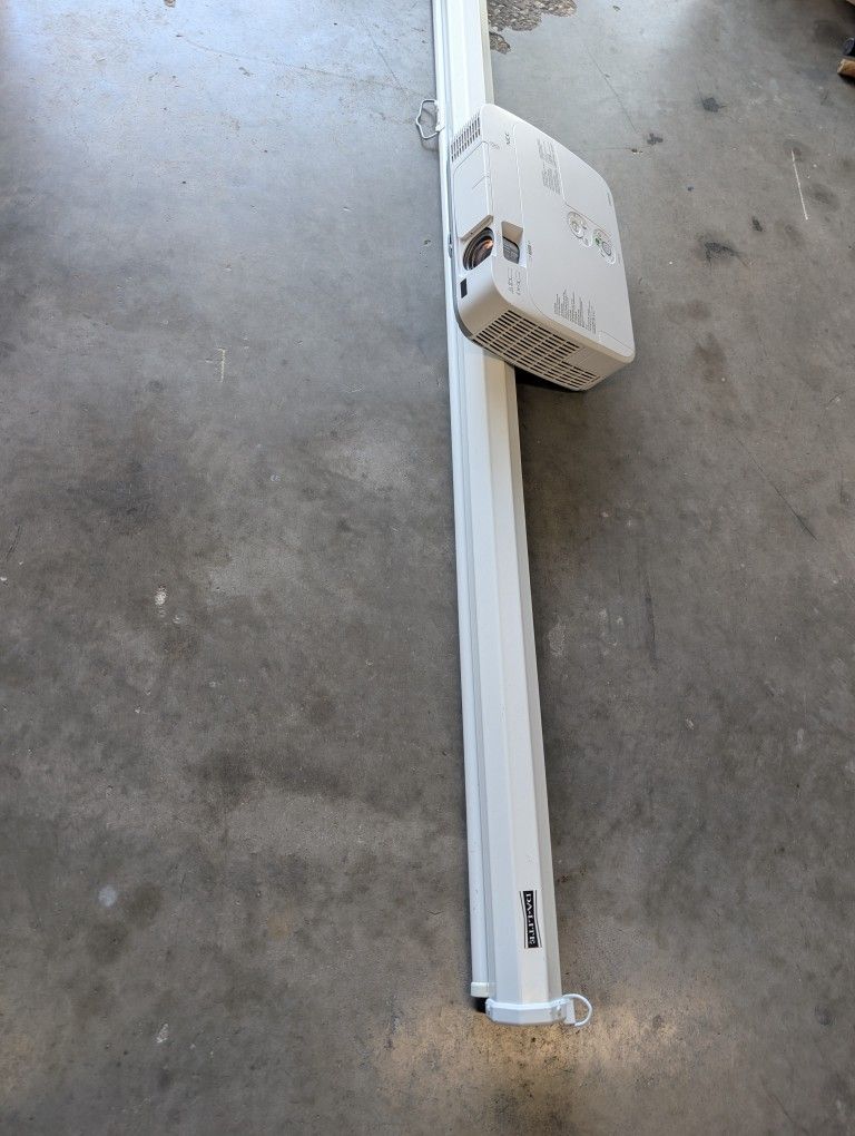 Nice Projector And Projector screen That Is Retractable