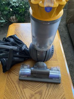 Dyson Vacuum With Accessories