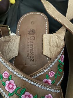 Guaraxez Embroidered Leather Sandals Size 8
