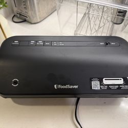 FoodSaver Vacuum Sealing System Starter Kit – Like New (Used 2x)