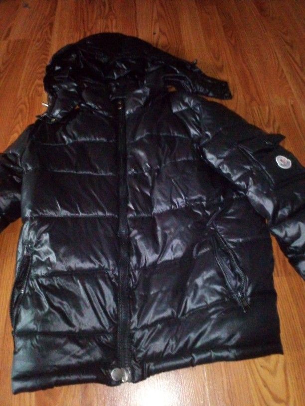 Moncler Puffer | Black | Small