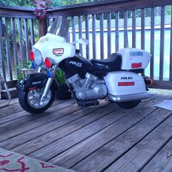 2 Police Motorcycles Identical Come 2 Batteries Very Good Condition 