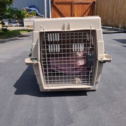 Medium Sized Dog Crate Normal Use, Good Condition