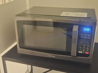 Toshiba 0.9 Cu Ft Microwave - Excellent Condition