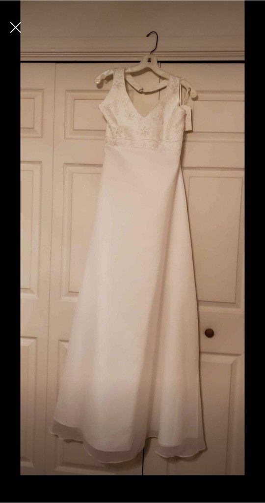 Size 8 Ivory Wedding Dress Never Worn