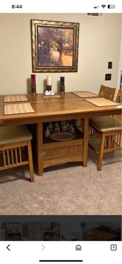 Beautiful dinning room table and chairs