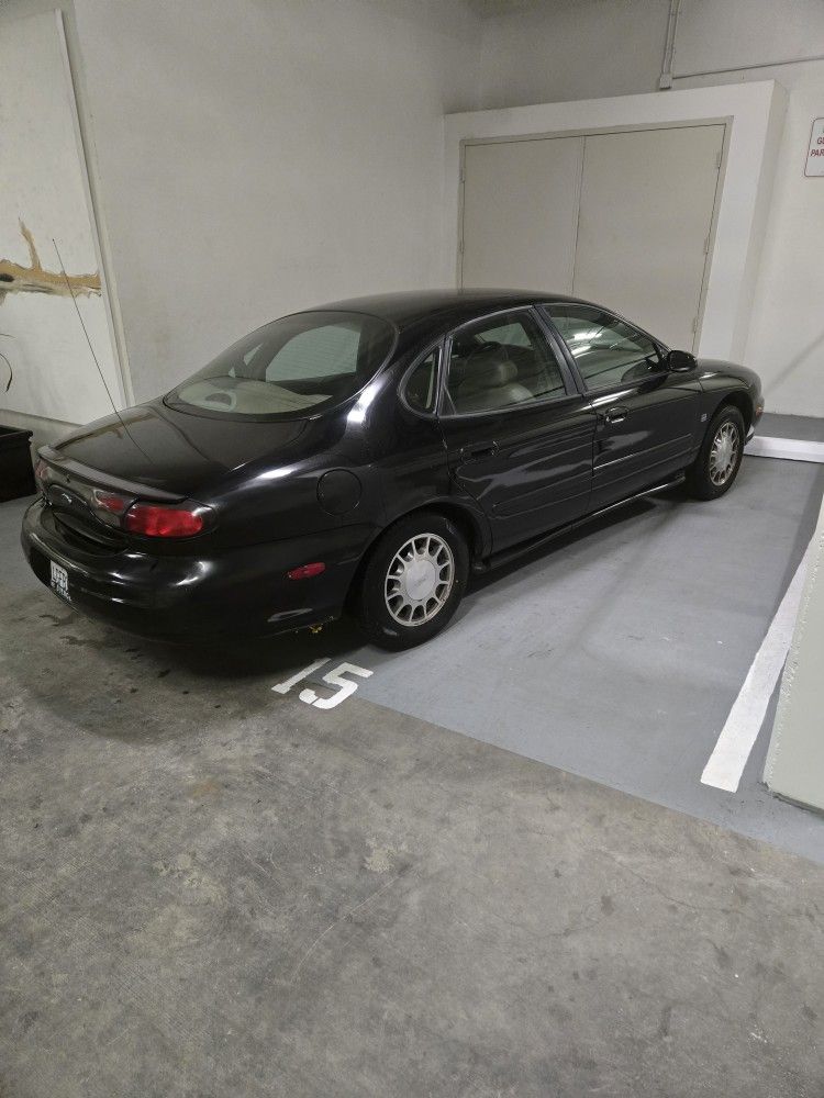 1999 Ford Taurus