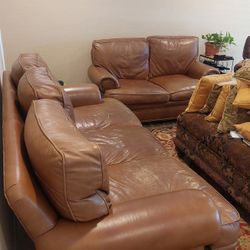 Matching Leather Couch And Love Seat 