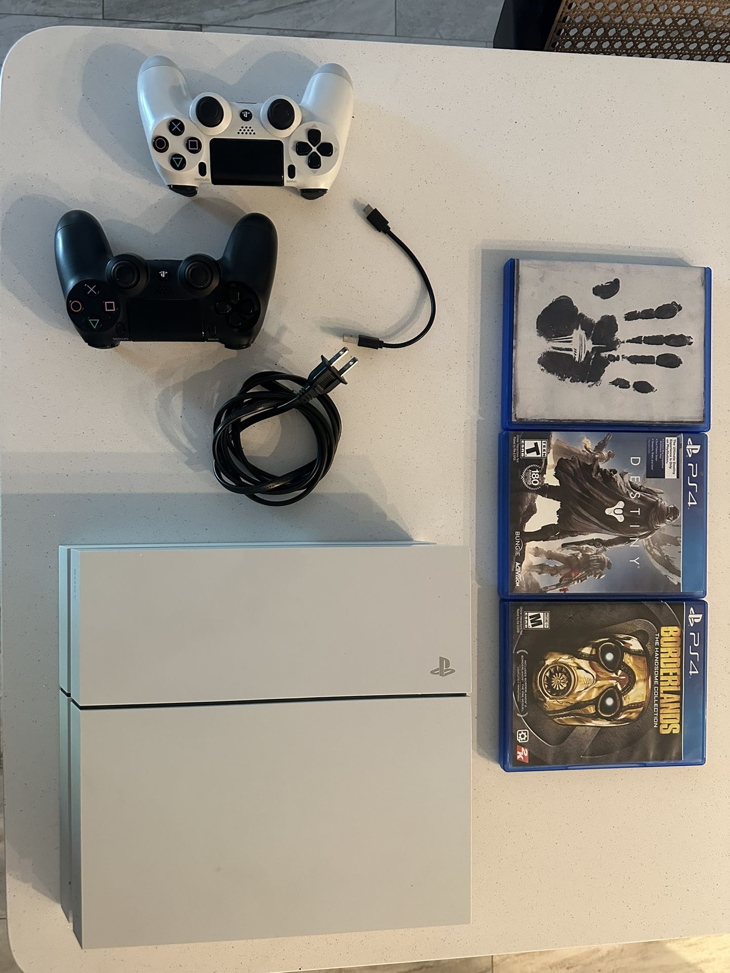 PS4, 2 Controllers, 3 Games