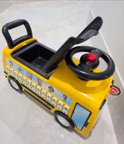 CoComelon Ride-On School Bus – Great Condition!