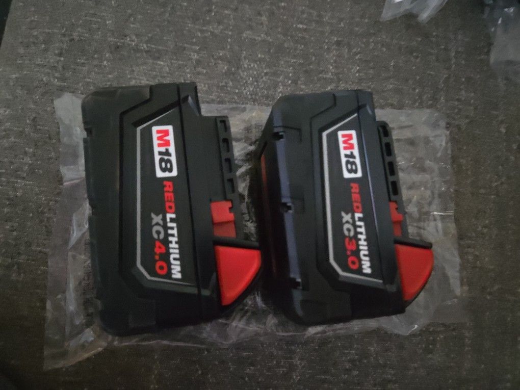 MILWAUKEE M18 2 BATTERIES 4.0AH AND 3.0AH NEW