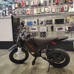 Kids dirt bike brand new (speed 10mph )- on cash price $149