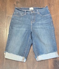 Levi’s Mid Length Denim Shorts Women’s Size 6 1005