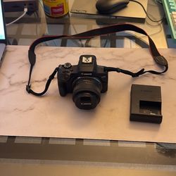 Canon EOS R100 (Like New)