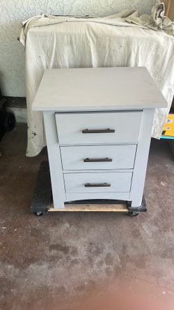 Night stand. 3 drawers new