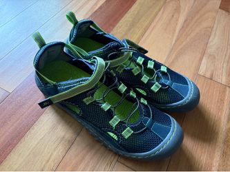 Water shoes women 9.5