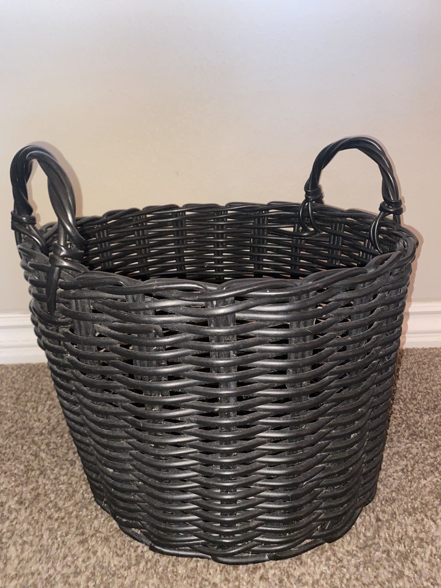 Black Round Resin Woven Heavy Duty Basket New