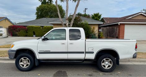 2000 Toyota Tundra V8 – Runs Great – $3,750 Firm