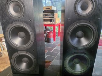 Speakers (2) Cambridge sound works Tower II, like new, color black wood grain finish.