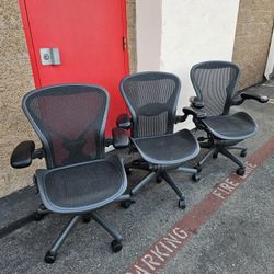 HERMAN MILLER AERON CHAIRS LIKE NEW