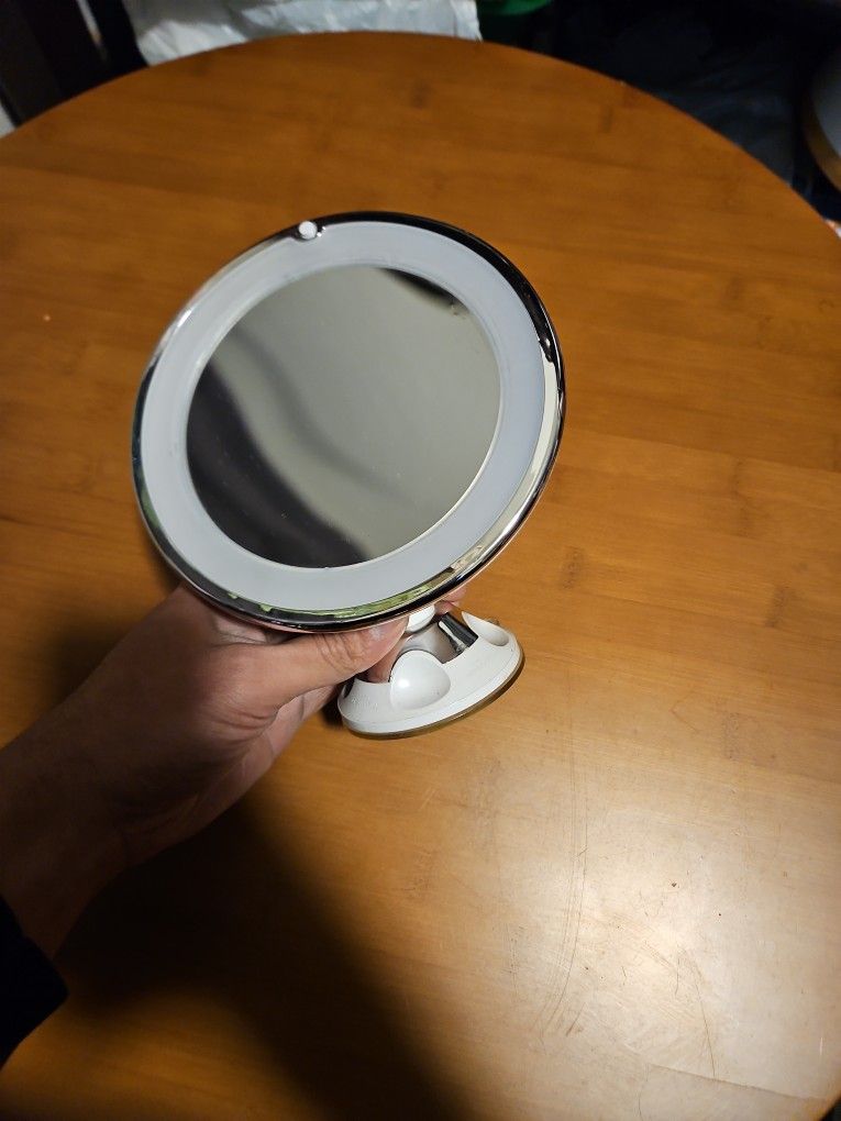$10!!! Magnifying Makeup Mirror