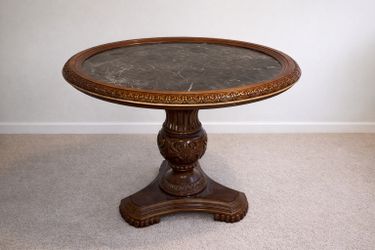 Elegant Round Marble Top Table – Solid Wood Base