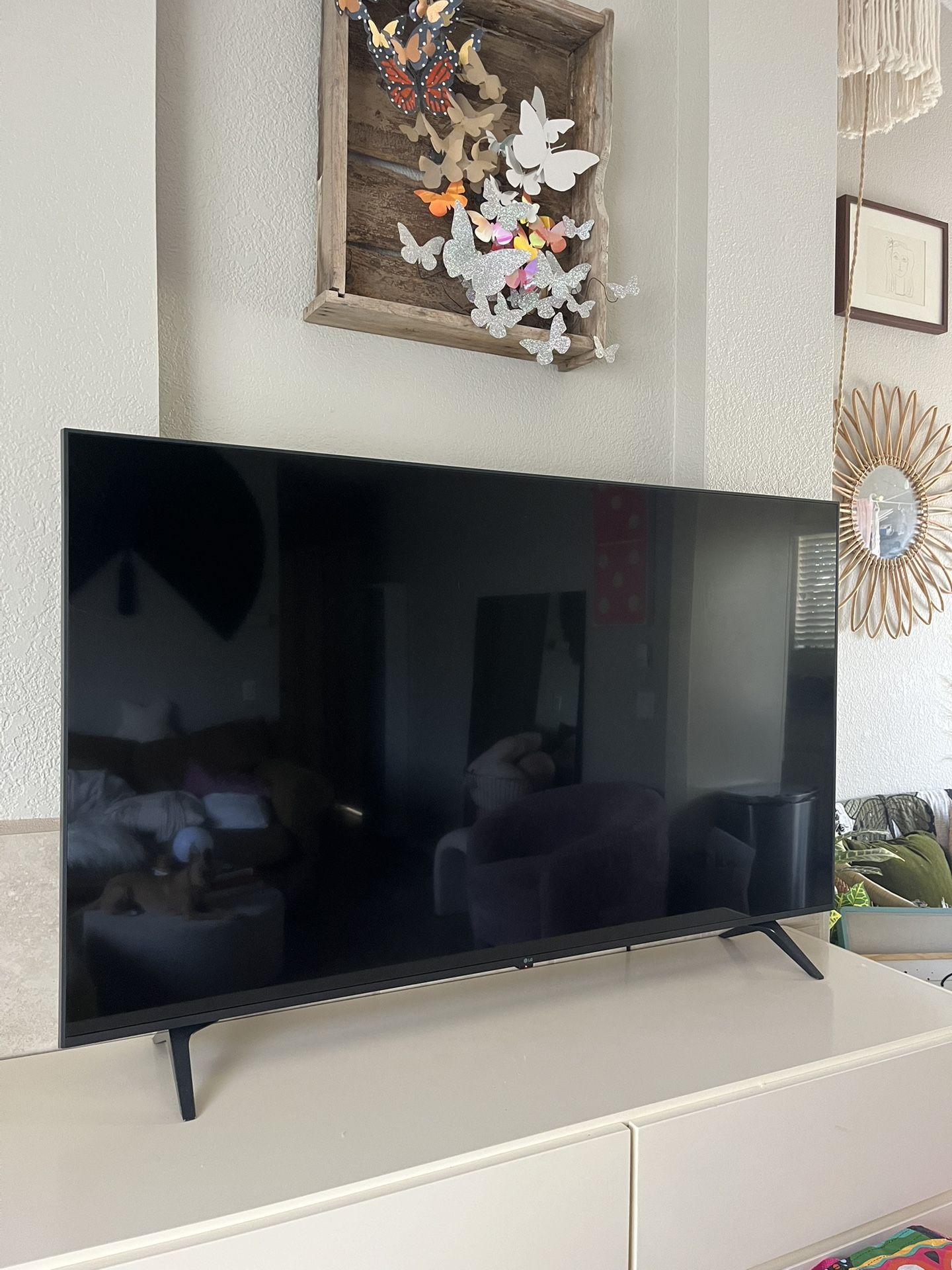LG 55” UQ8000 AUB Series LED 4K HD TV