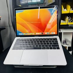 MacBook Pro, 256gb Storage, 8gb RAM, Ventura OS