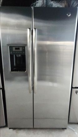 GE COUNTER DEPTH SXS REFRIGERATOR