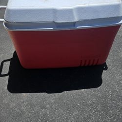 Rubbermaid Cooler