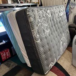🩷🩷 $450- like new extra extra extra thick beautiful Full Size grey colored  mattress(like new)  Always had a cover on mattress! Comes with used box 
