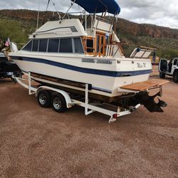 1984 Bayliner 2450 Command Bridge