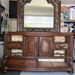 Dresser With Mirror