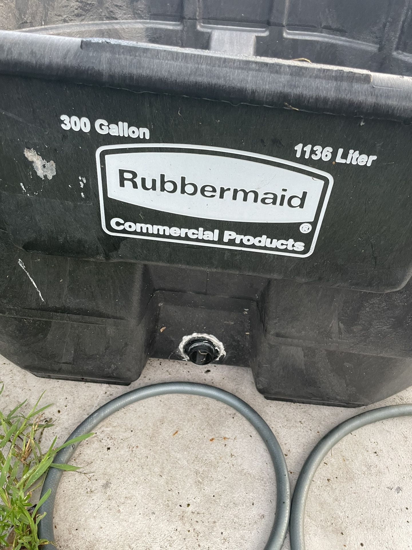 300 Gallon Rubbermaid Pond/ Water Trough