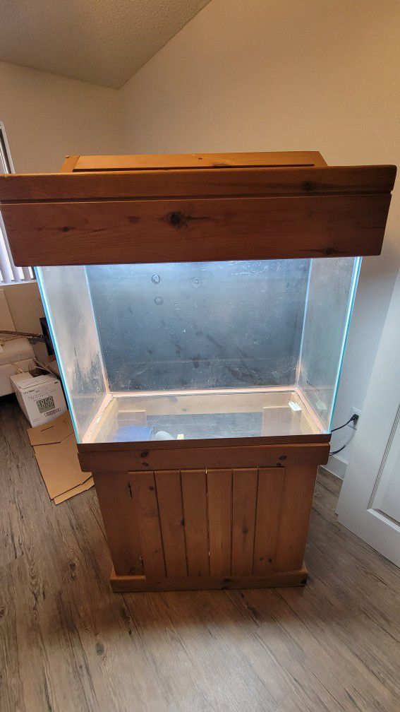 35 gal Aquarium with stand and equipment