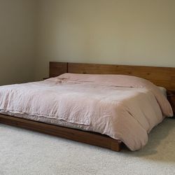 CB2 king Size bed Frame 