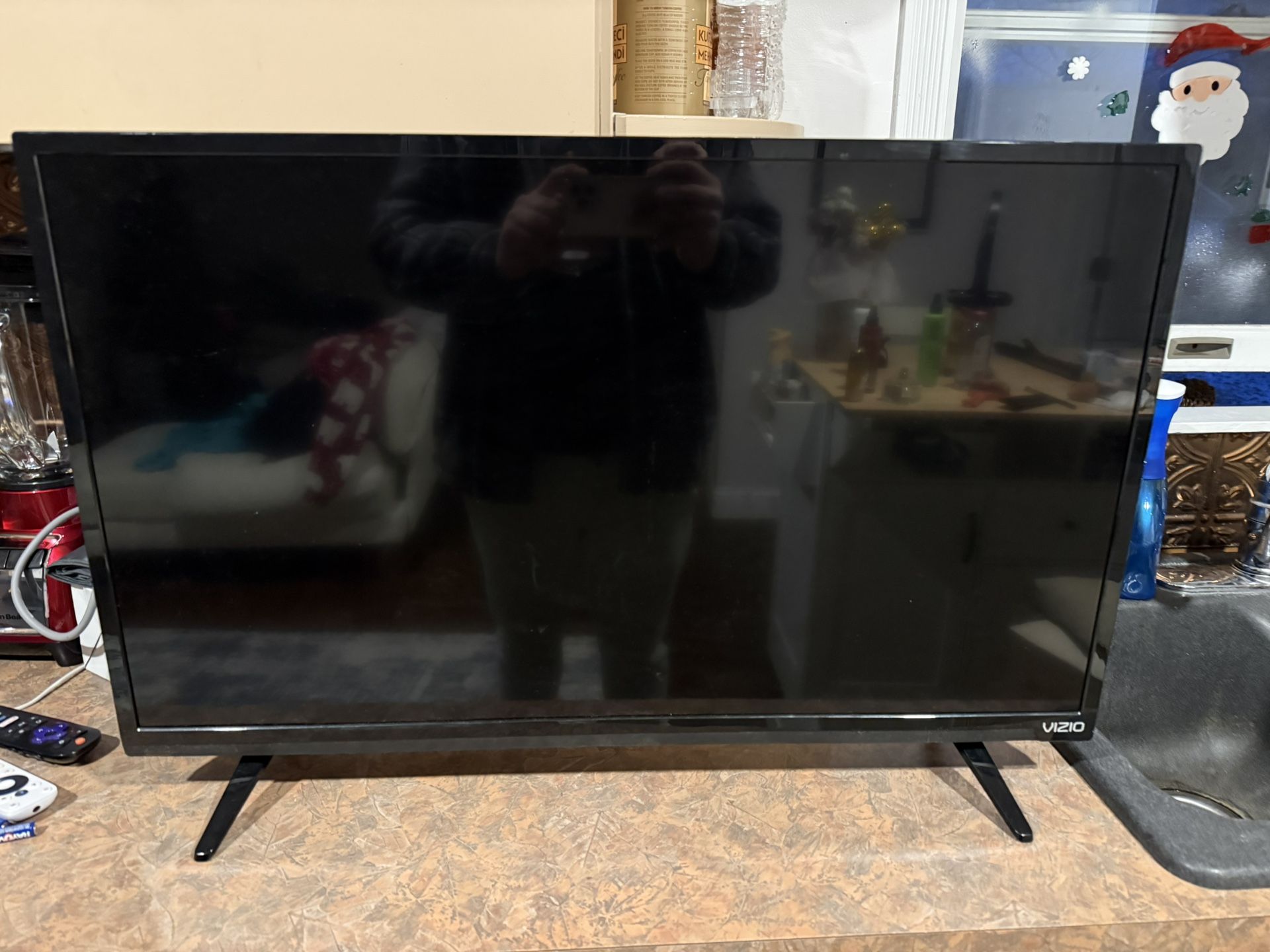 Vizio D32HN-E4 32” LED TV + ONN 4K Streaming Device