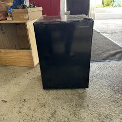 Insignia Mini Refrigerator 