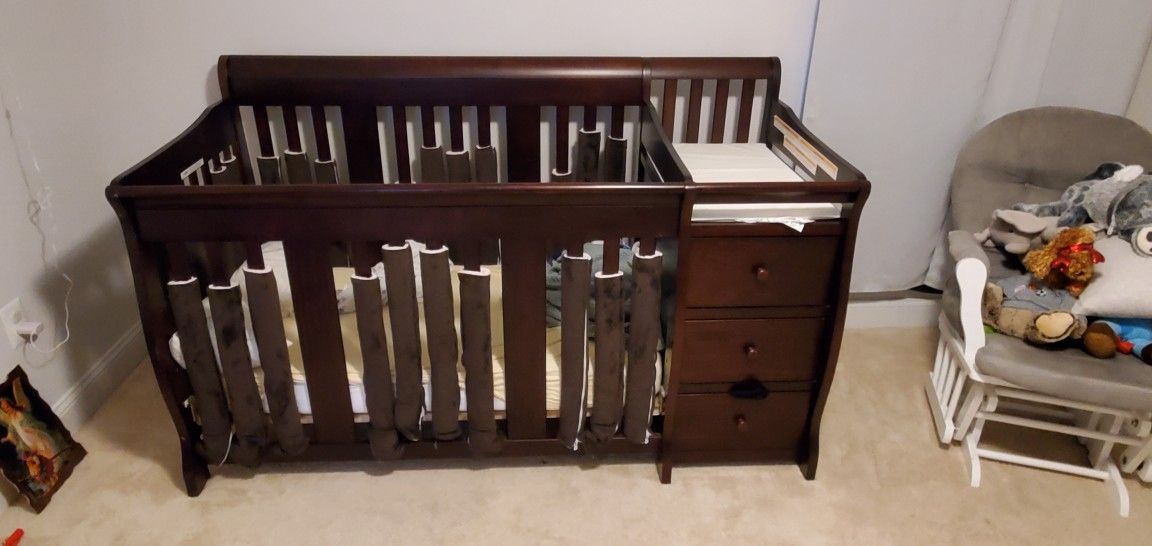 Crib With Changing Table And Drawers 