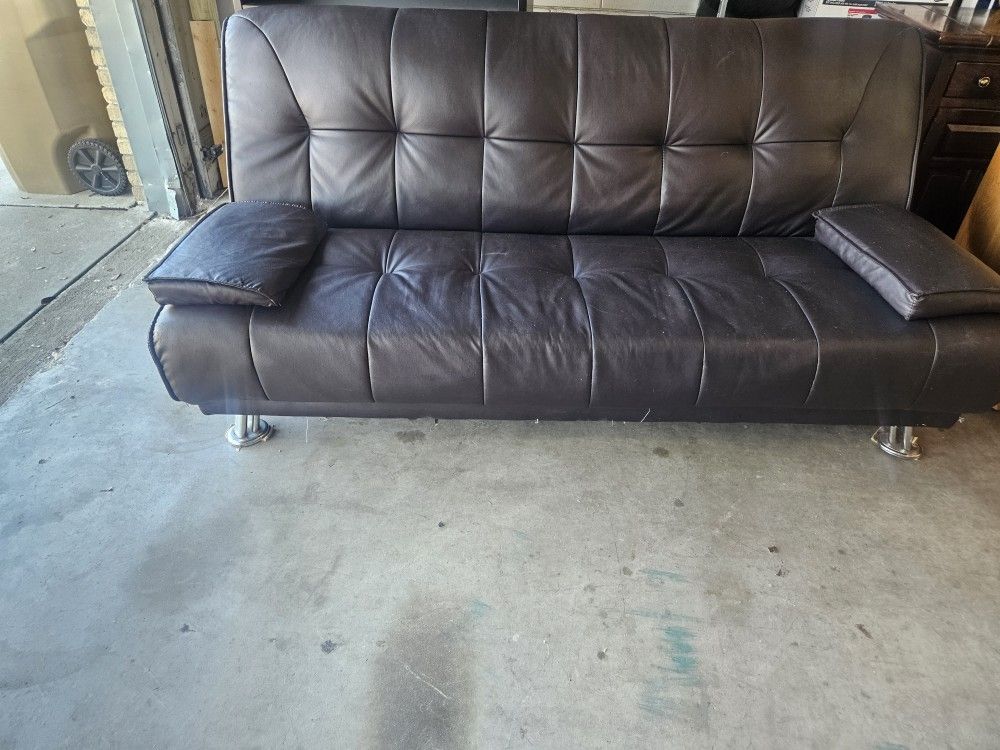 SELLING THIS SOFA BED 