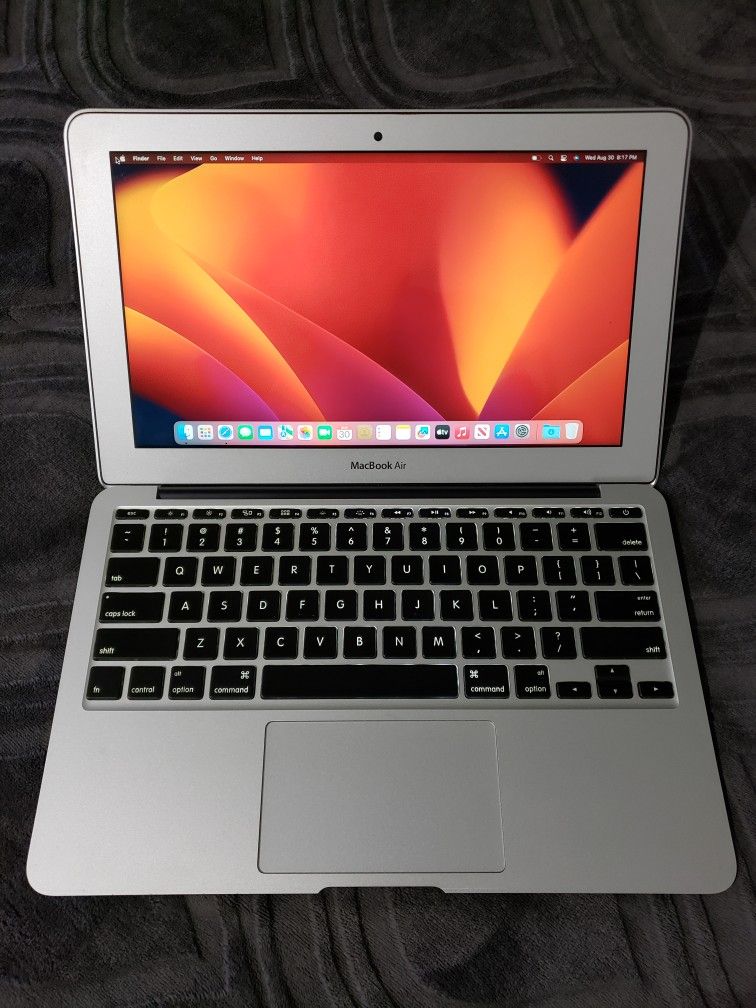 Early 2014 11-inch Intel Core i5 MacBook Air, 128GB SSD, 4GB RAM. Latest macOS Ventura Installed. NICE AND CLEAN.