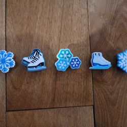 Lot Of 5 Ice Skates And Snowflake Shoe Charms 