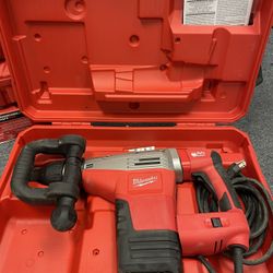 Milwaukee SDS-Max Demolition Hammer