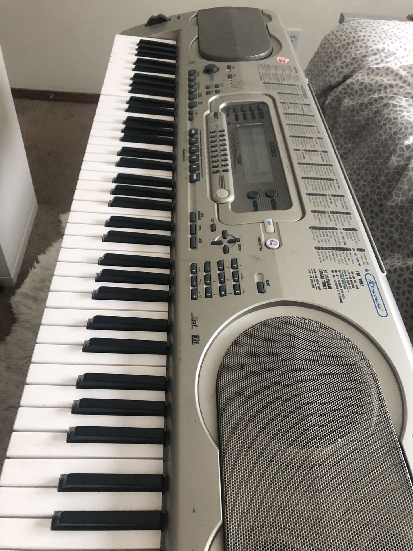 CASIO WK 3200. 76Key Piano Keyboard for Sale in Portland,