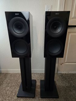 KEF R3 Meta Speakers + Monoprice Monolith 24" Stands