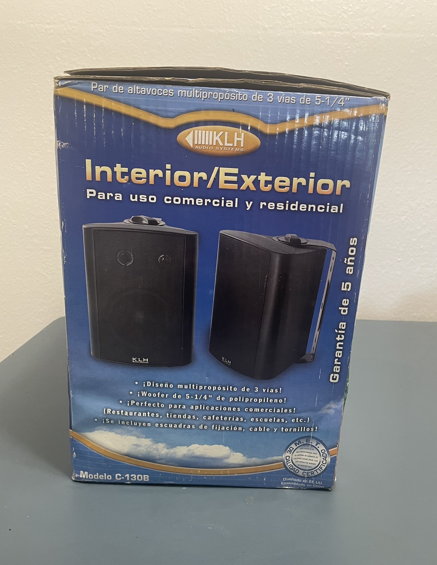 Outdoor / Indoor Speakers 