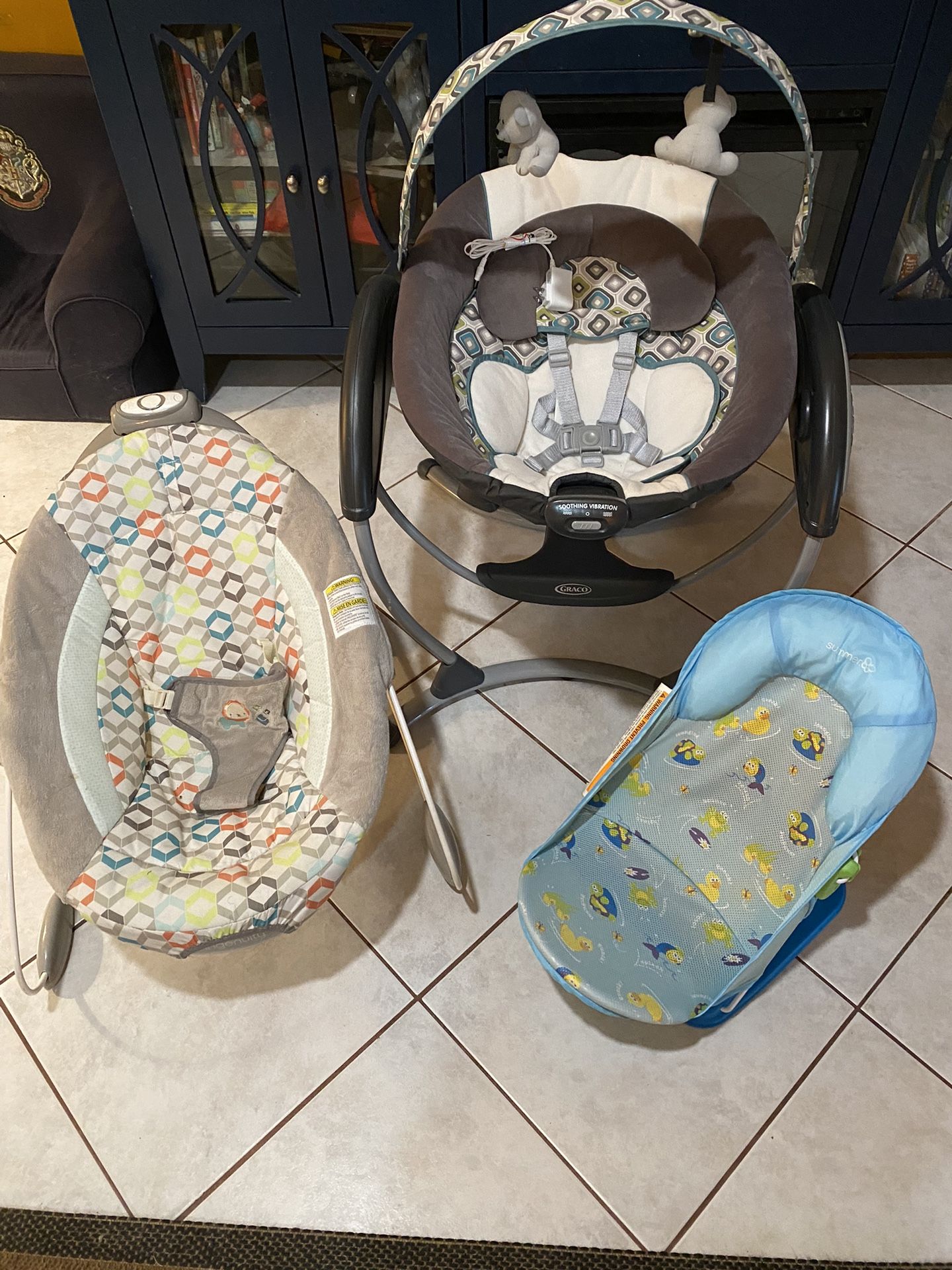 TAKE ALL ! Baby Swing, Bouncer & Bath Seat PRICE IS FOR ALL ! Baby Essentials