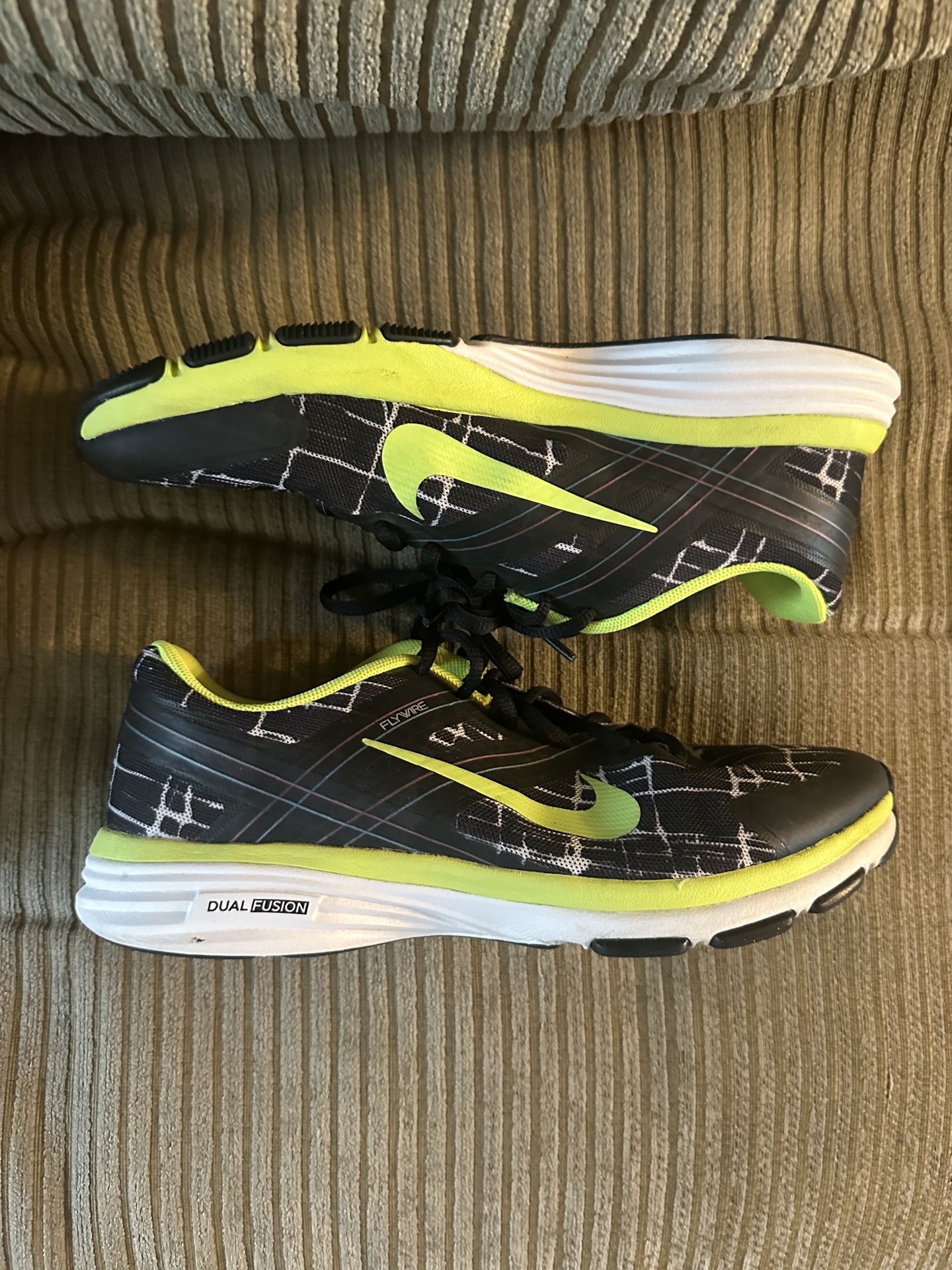 Women’s Nike Dual Fusion Flywire TR2 Running Shoes